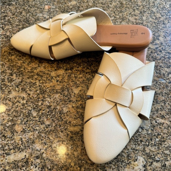 EUC Cream Mules woven pattern memory foam size 9 - Picture 3 of 3